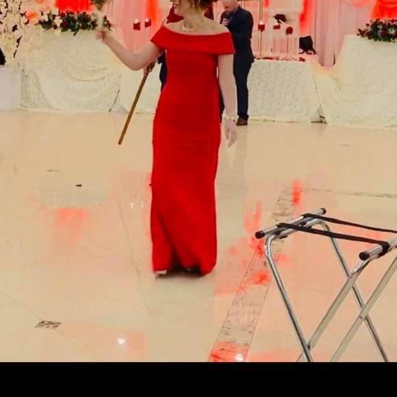 I wear one time and it’s dry clean - Picture 1 of 2